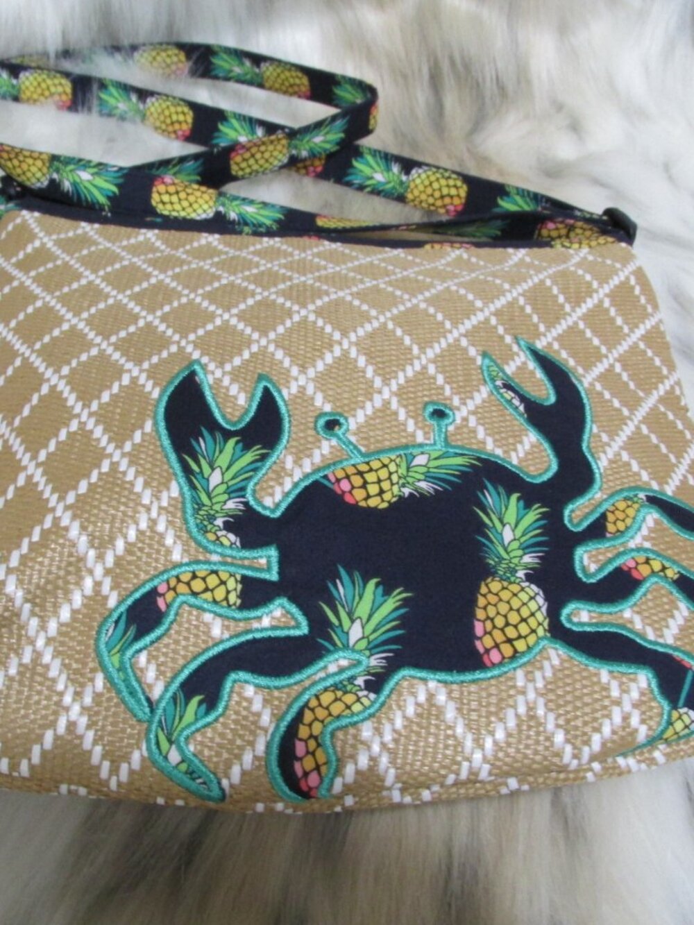 P2668-NWT Vera Bradley Woven Beach Crab Pineapple Decorated Strap